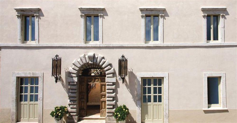 Relais & Chateaux Palazzo Seneca Hotel Norcia Exterior photo